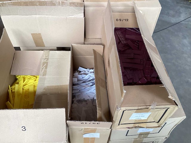 Palletdeal glasblokjes/vulplaatjes 1,2,3,4 en 5 mm (40000x) - afbeelding 2 van  7