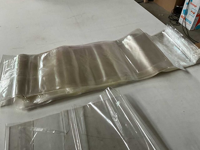 Palletdeal polybag met zelfklevende strip 30 x 95 cm (19500x) - afbeelding 5 van  7