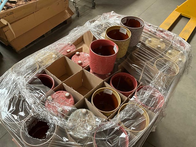 Palletdeal stenen bloempotten ?13 x 14 cm hoog (230x) - afbeelding 3 van  3