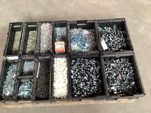 Palletdeal würth diverse bevestigingsmaterialen en ijzerwaren - afbeelding 1 van  7