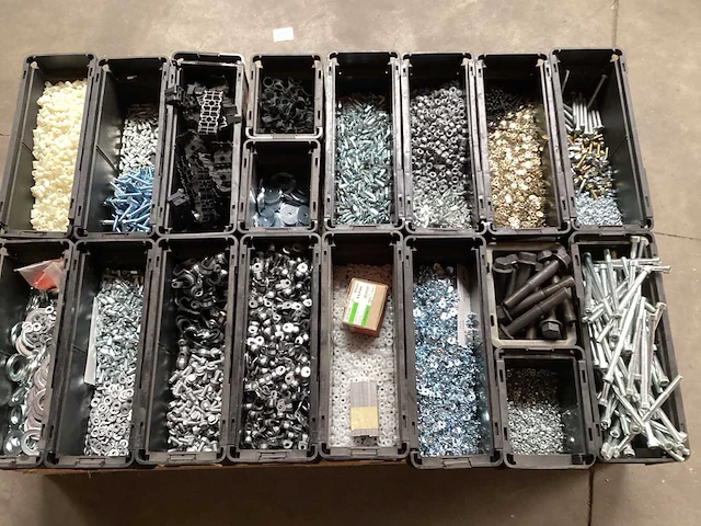 Palletdeal würth diverse bevestigingsmaterialen en ijzerwaren - afbeelding 1 van  5