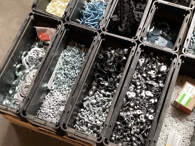 Palletdeal würth diverse bevestigingsmaterialen en ijzerwaren - afbeelding 2 van  5