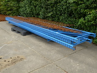 Palletstelling blauw bestaande uit 3 kopsteunen afm. ca. 6,50m en 8 dwarsbalken afm. ca. 4,50m