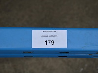 Palletstelling blauw bestaande uit 3 kopsteunen afm. ca. 6,50m en 8 dwarsbalken afm. ca. 4,50m - afbeelding 5 van  7
