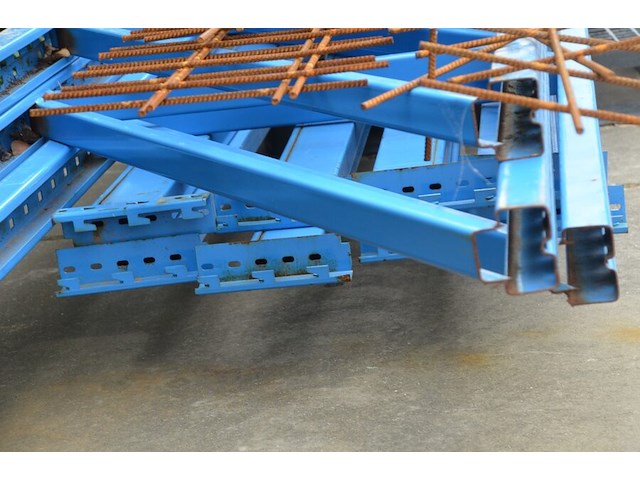 Palletstelling blauw bestaande uit 3 kopsteunen afm. ca. 6,50m en 8 dwarsbalken afm. ca. 4,50m - afbeelding 6 van  7