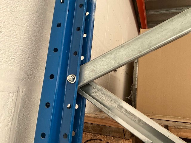 Palletstelling + divers werkplaatsmeubilair - afbeelding 16 van  19