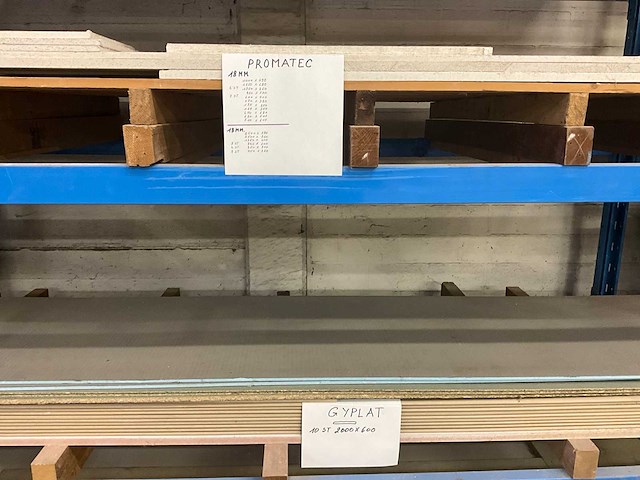 Palletstelling met inhoud diverse plaatmateriaal - afbeelding 9 van  11
