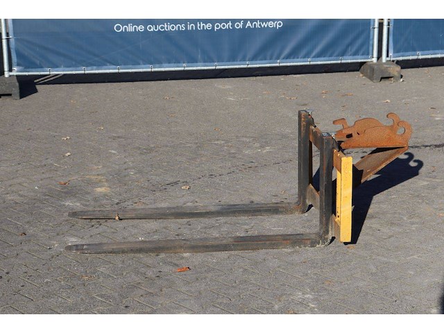 Palletvorken met cw05 aansluiting - afbeelding 1 van  1
