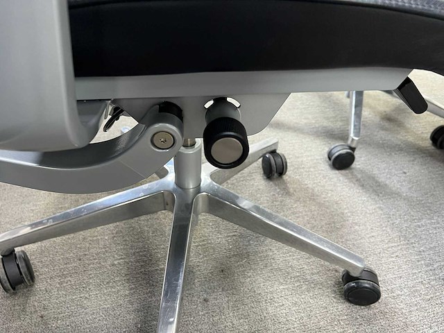 Pami - vergadertafel = 6 x steelcase think vergaderstoelen - vergaderset - afbeelding 4 van  15