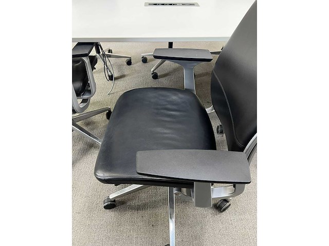 Pami - vergadertafel = 6 x steelcase think vergaderstoelen - vergaderset - afbeelding 10 van  15