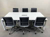 Pami - vergadertafel = 6 x steelcase think vergaderstoelen - vergaderset