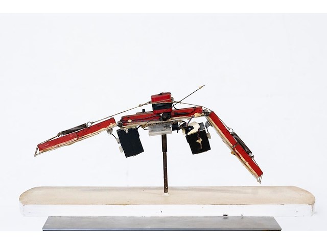 Panamarenko - magnetisch ruimteschip - origineel object - afbeelding 1 van  8