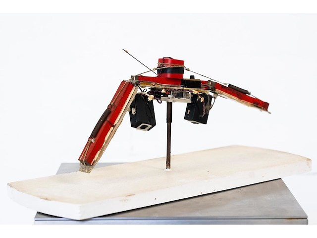 Panamarenko - magnetisch ruimteschip - origineel object - afbeelding 3 van  8