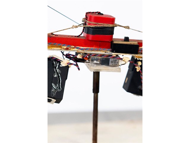 Panamarenko - magnetisch ruimteschip - origineel object - afbeelding 2 van  8