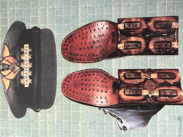 Panamarenko - magnetische schoenen - afbeelding 1 van  4