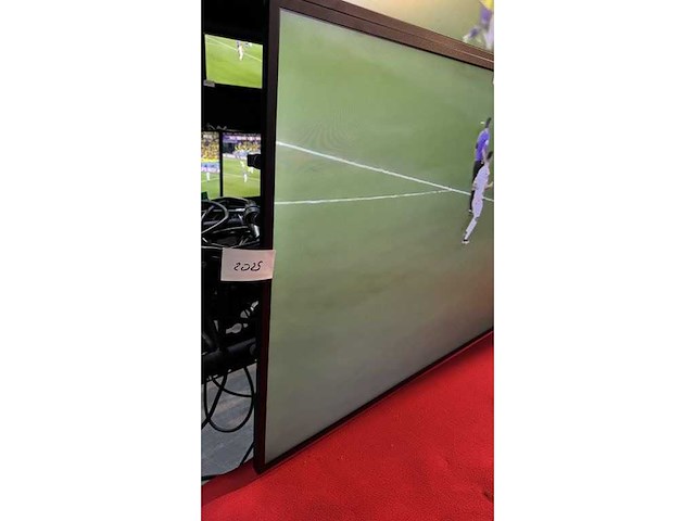 Panasonic - 65" aps/d-led th - 65 eq2w monitor - afbeelding 3 van  4