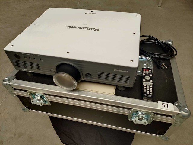 Panasonic - d5700 - video projector - afbeelding 1 van  6