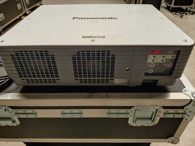 Panasonic - d5700 - video projector - afbeelding 3 van  6
