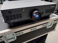 Panasonic - d5700 - video projector - afbeelding 2 van  6