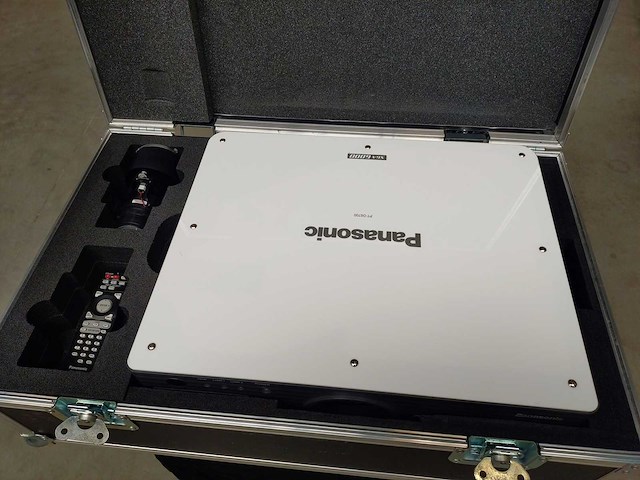 Panasonic - d5700 - video projector - afbeelding 5 van  6
