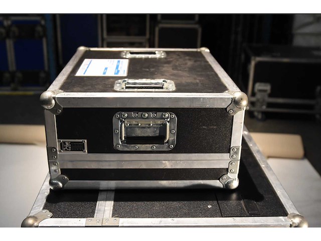 Panasonic - pt dx810e - incl flightcase - afbeelding 3 van  4