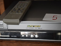 Panasonic dvd/vhs cassette nicam/a2 nv-vp30 - afbeelding 2 van  4