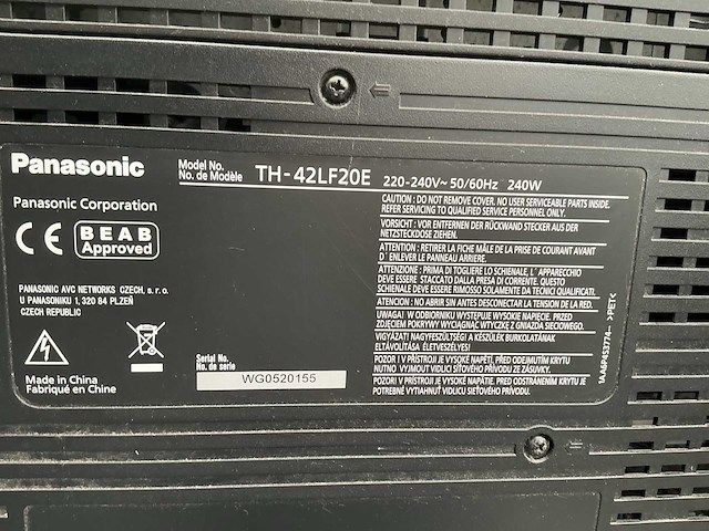 Panasonic hd 42”televisie met muurbeugel - afbeelding 2 van  3
