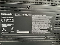 Panasonic hd 42”televisie met muurbeugel - afbeelding 2 van  3