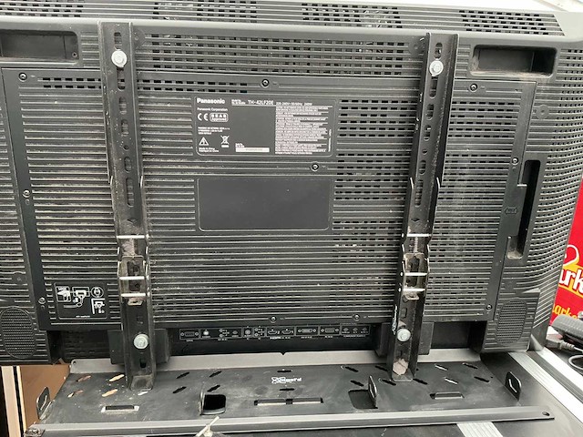 Panasonic hd 42”televisie met muurbeugel - afbeelding 3 van  3