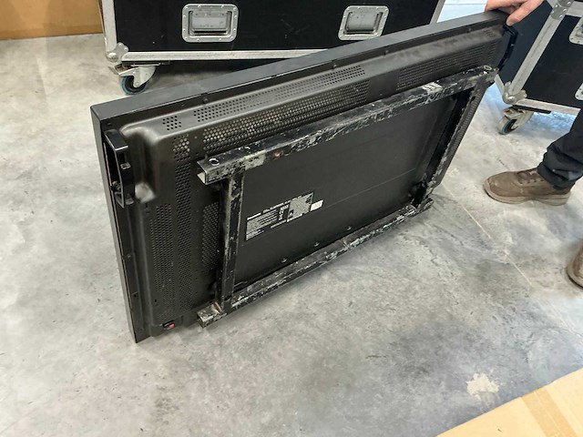 Panasonic monitor 42” (2x) - afbeelding 3 van  4