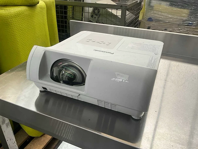 Panasonic pt-tw230 beamer - afbeelding 2 van  9