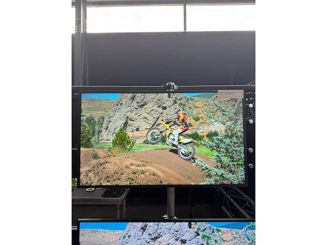 Panasonic th-43eq2w (43" 4k professional display) - afbeelding 1 van  2