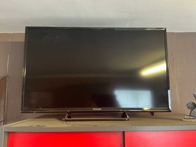 Panasonic tx-32es500e flatscreen tv - afbeelding 1 van  1