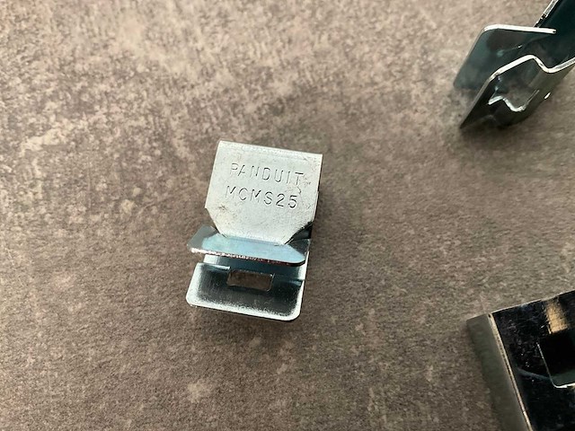 Panduit 1.78 kg kabelband 22,4x14,2x11,5 in stapelbare bak - afbeelding 5 van  7