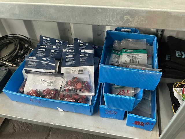 Panduit / brady diverse connectoren (130x) - afbeelding 1 van  6