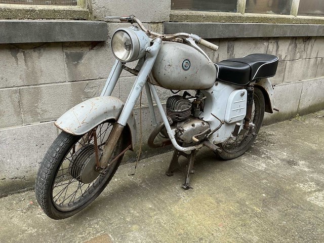 Pannonia motorfiets - afbeelding 1 van  17
