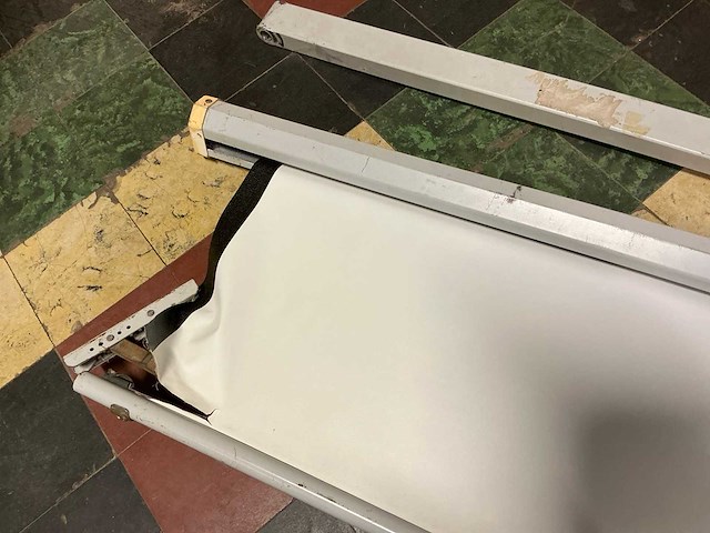 Pantaflex junior gedemonteerd projectiescherm, beschadigd - afbeelding 4 van  4