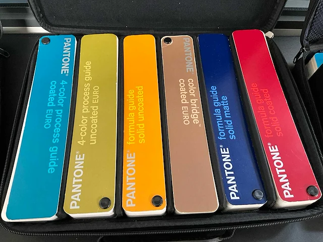 Pantone kleurenkaarten - afbeelding 3 van  7