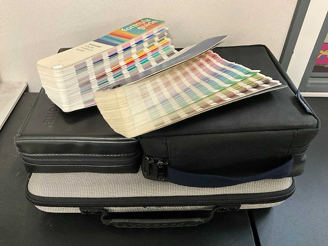 Pantone kleurenkaarten - afbeelding 7 van  7