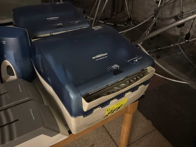Papier en zeep dispenser (17x) - afbeelding 3 van  5