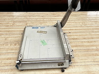 Papier snijmachine - afbeelding 1 van  3
