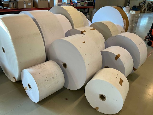 Papierrol (32x) - afbeelding 1 van  15