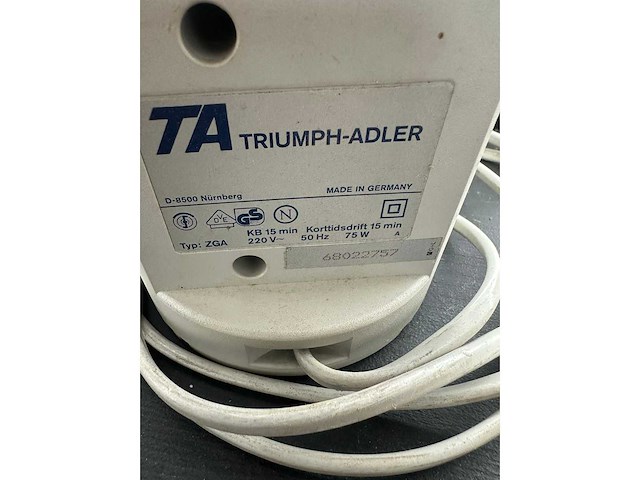 Papierversnipperaar - triump adler - paper shredder - afbeelding 2 van  2