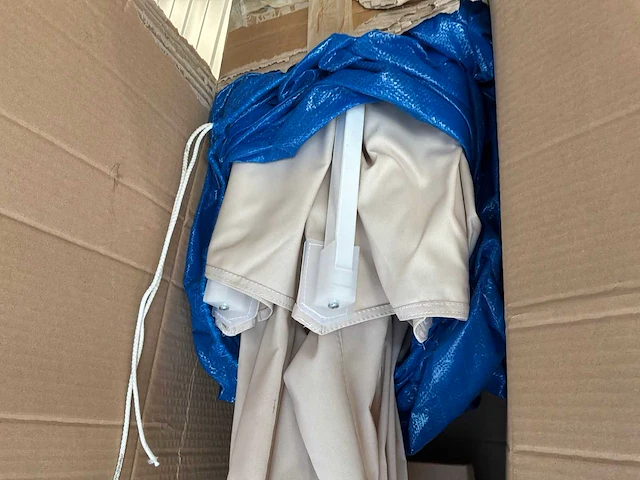Parasol 4x4m (2x) - afbeelding 1 van  4