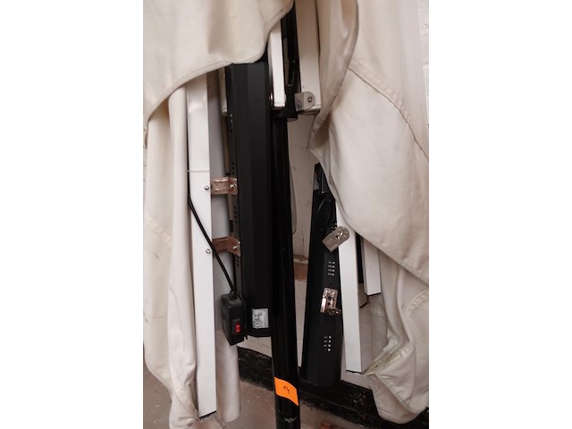 Parasol met 4x terrasverwarmer - afbeelding 3 van  4