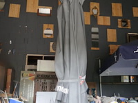 Parasol met voet - reclame bourgogne des flandres - afbeelding 1 van  4