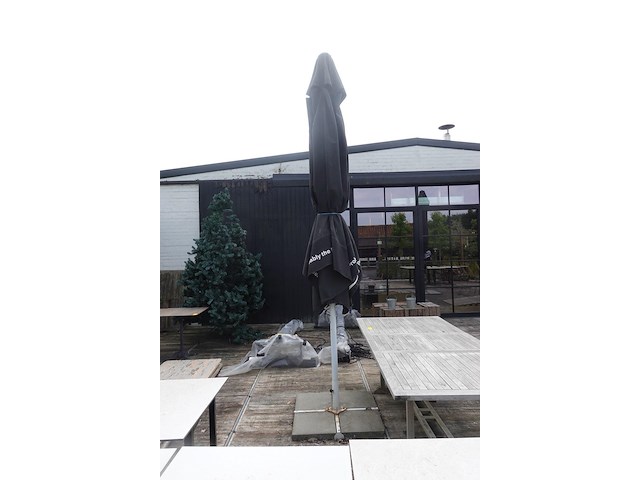 Parasol met voet - afbeelding 1 van  2