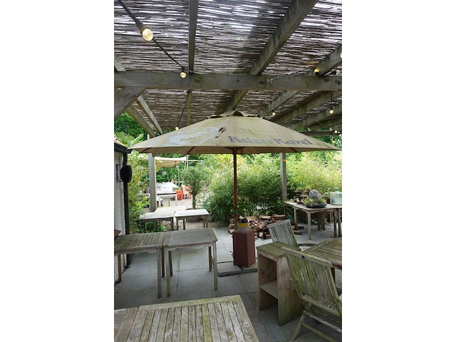 Parasol met voet - afbeelding 1 van  4