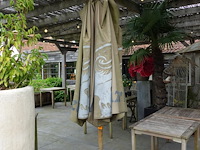 Parasol met voet - afbeelding 1 van  1