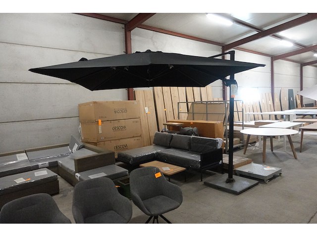 Parasol met voet - afbeelding 1 van  5